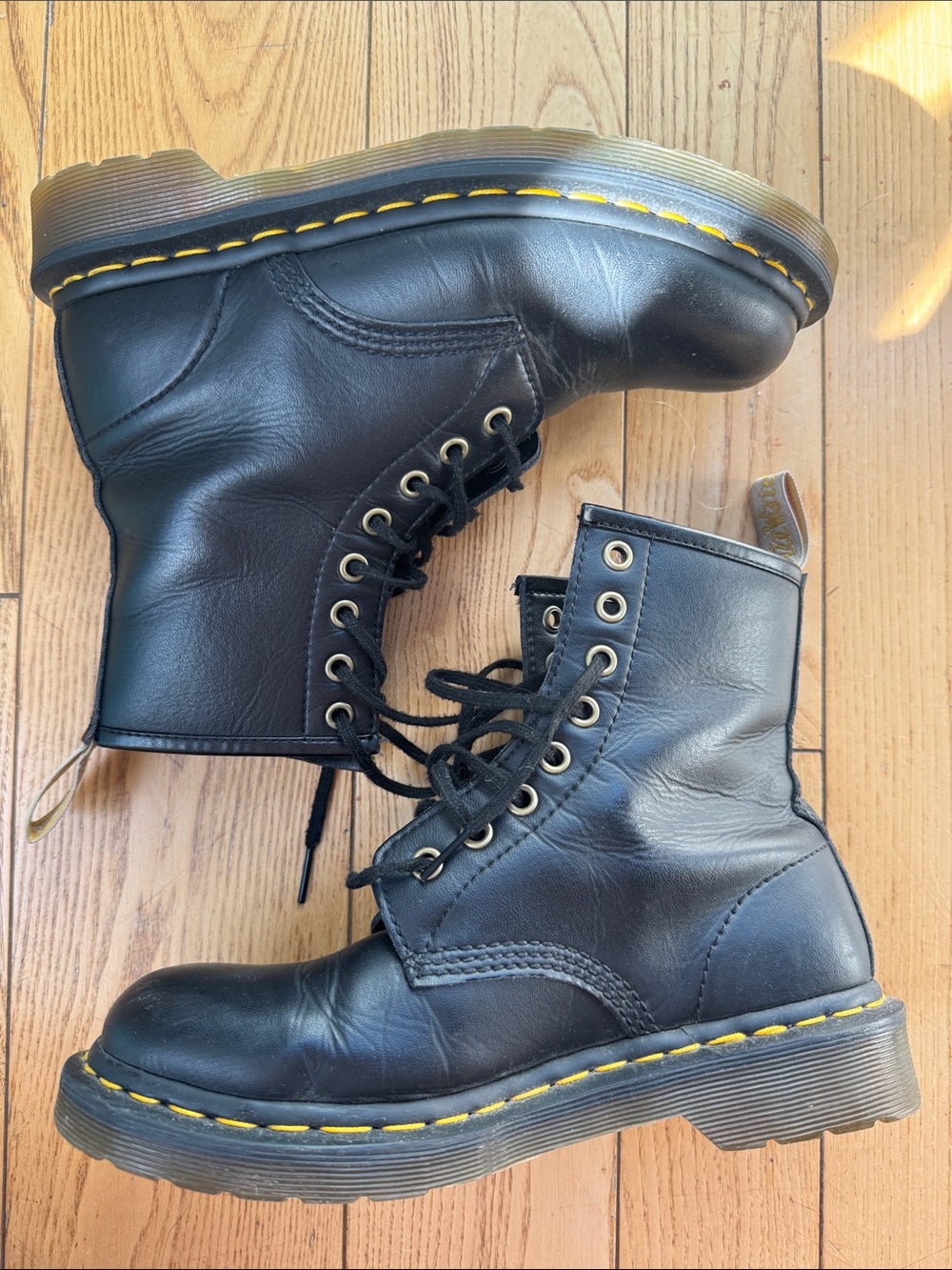 Doc Martin Dr Martin 1460 8 eye vegan leather combat boot classic 7 - Picture 8 of 10